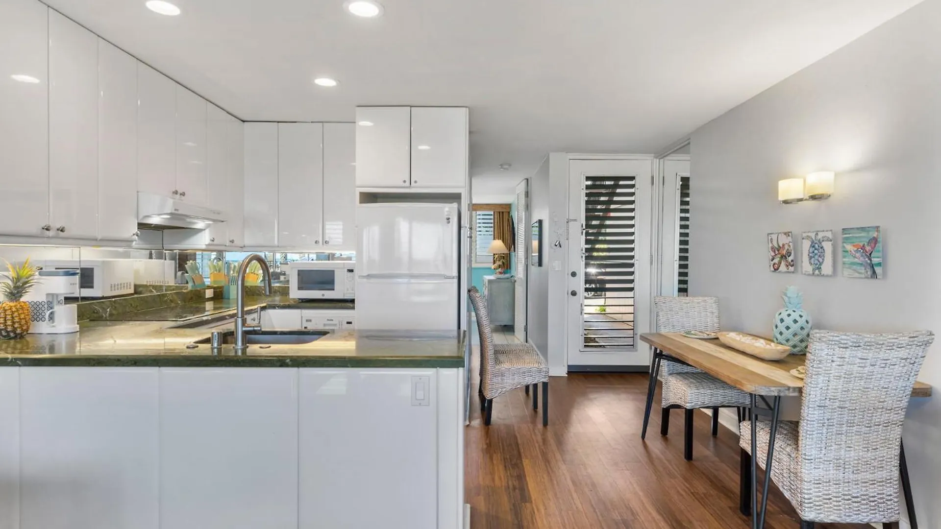 Vakantiehuis Modern Oceanfront Beach Hale Kai 1Bed Kahana