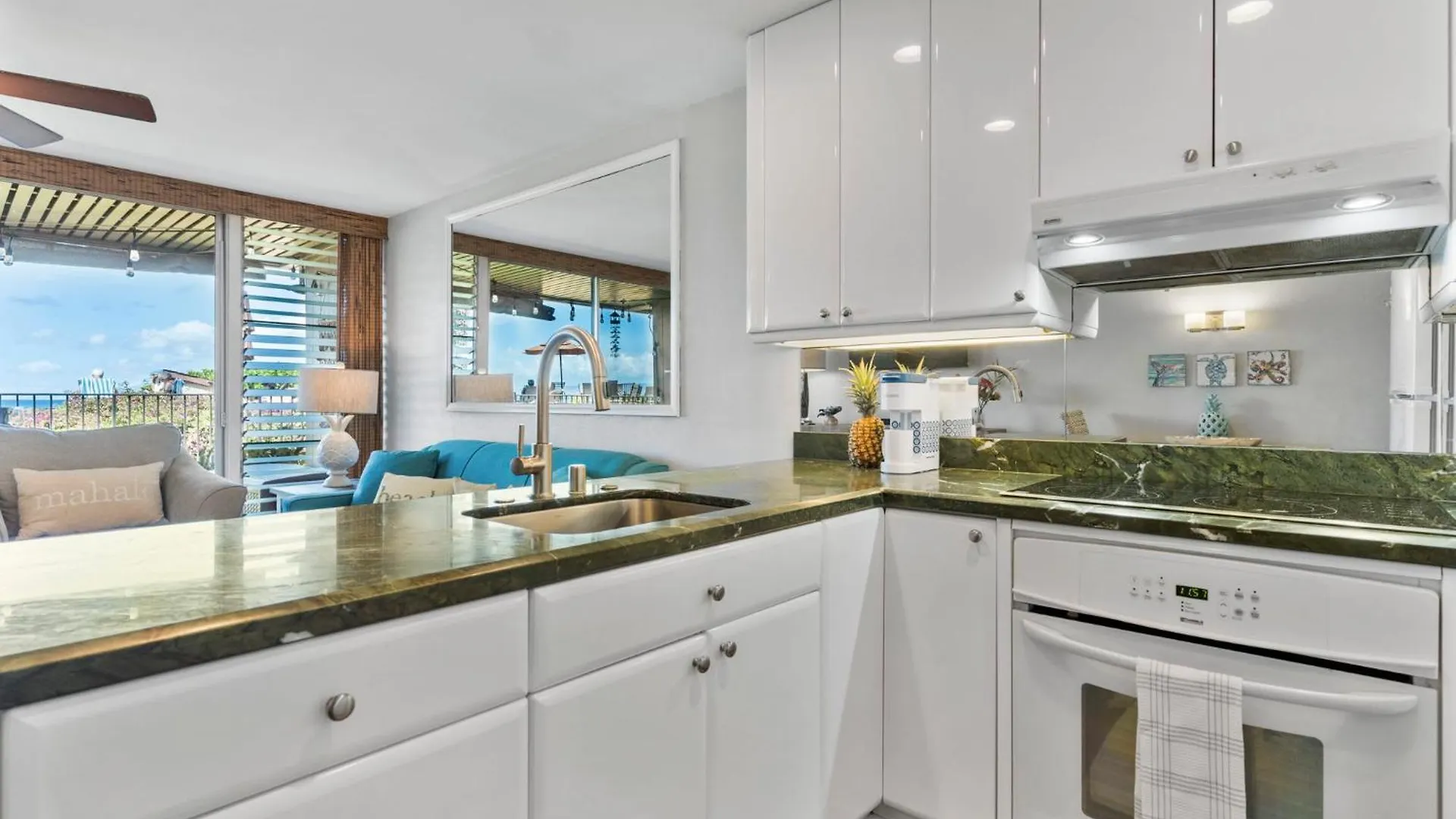 Vakantiehuis Modern Oceanfront Beach Hale Kai 1Bed Kahana Verenigde Staten