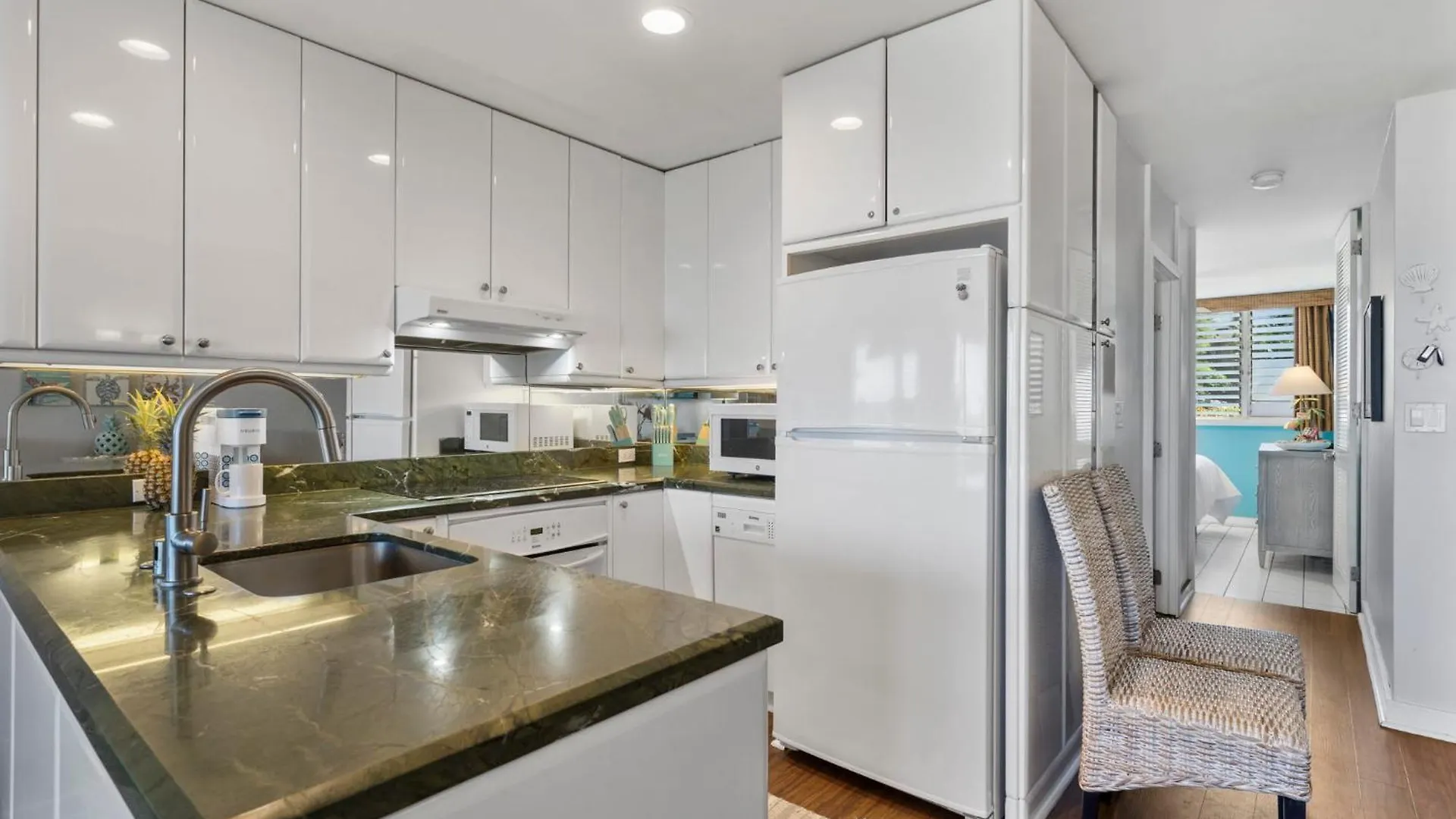 Vakantiehuis Modern Oceanfront Beach Hale Kai 1Bed Kahana